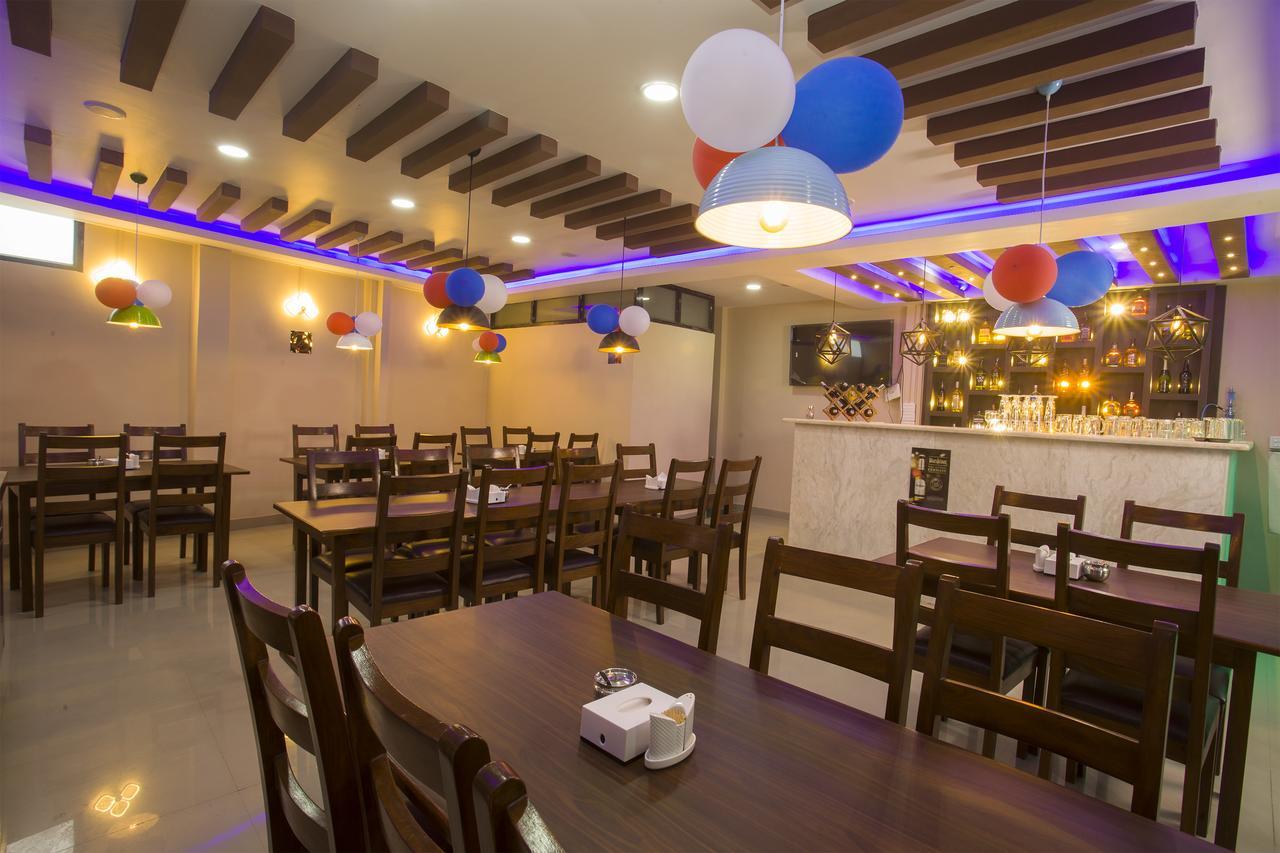Oyo 146 Somewhere Hotel & Resturant Katmandu Dış mekan fotoğraf